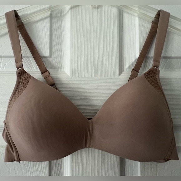 Warner’s Wireless Lift Bra - Picture 1 of 3